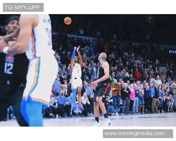 雷霆与鹈鹕精彩对决比赛录像回顾及精彩瞬间分析